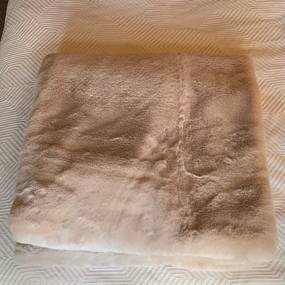 Anthropology Sophie Fur Throw